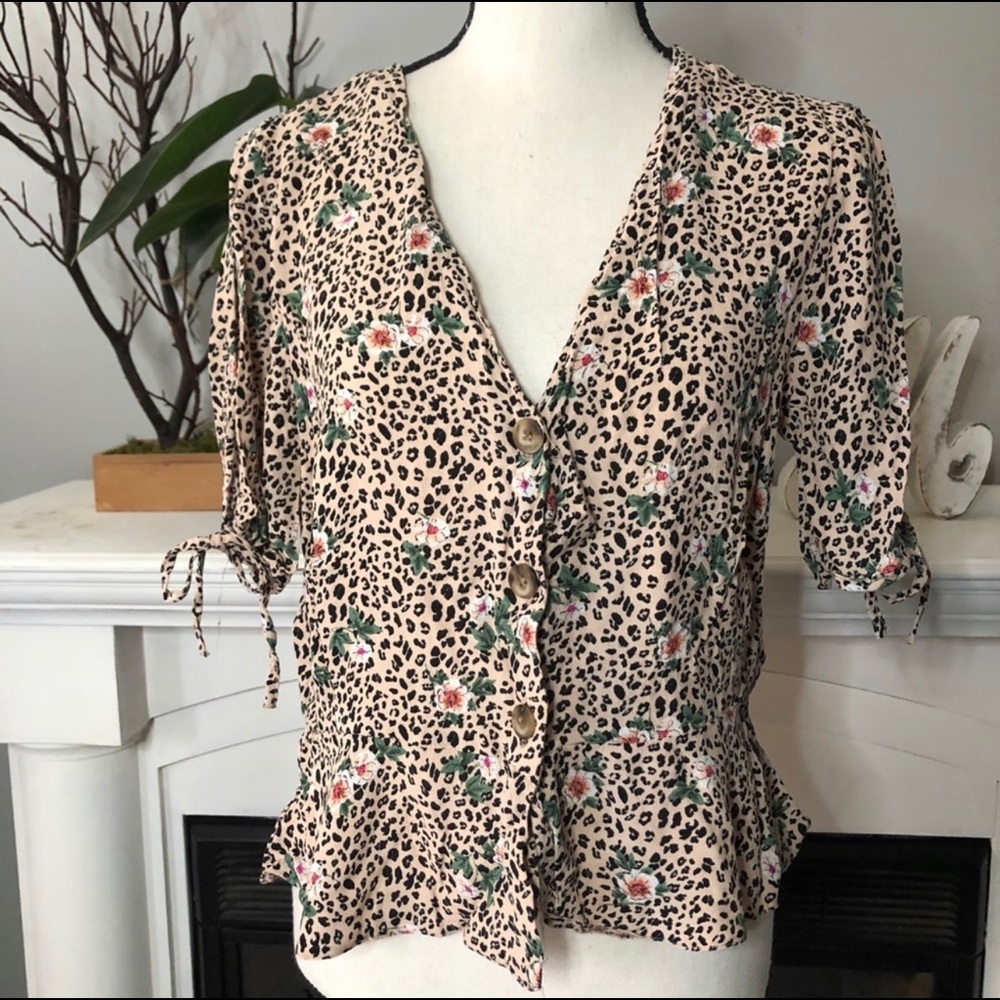 TOPSHOP Leopard Print Button Down Blouse